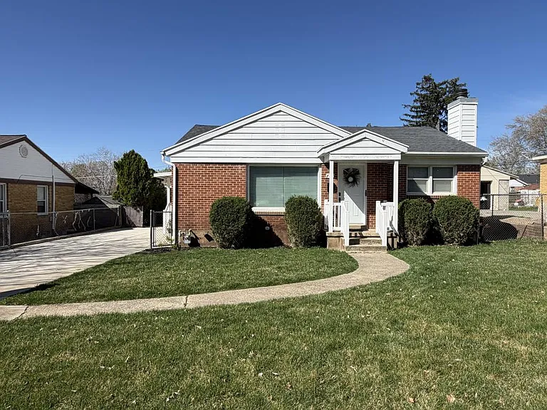 721 Robins Ave — Photo 1