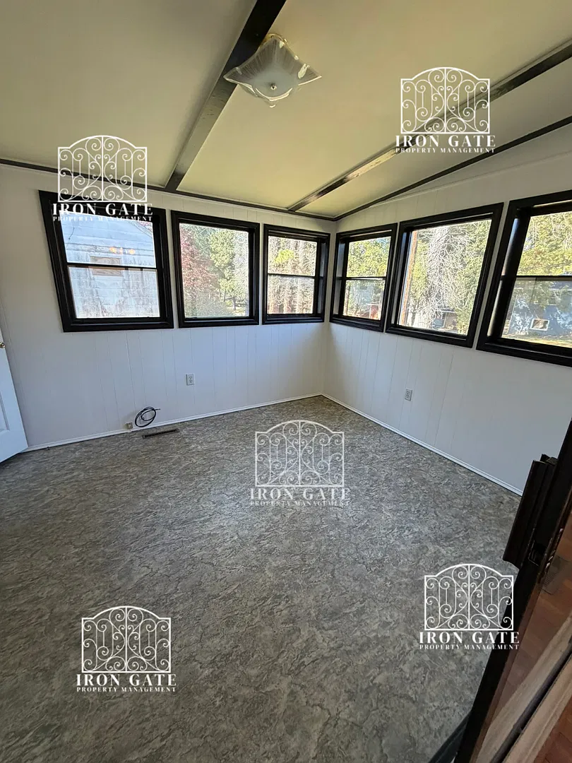 2-3 Bedroom / 2 Full Bath - 212 Pine Lane — Photo 3