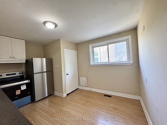 4th image of 21 Davis Rd