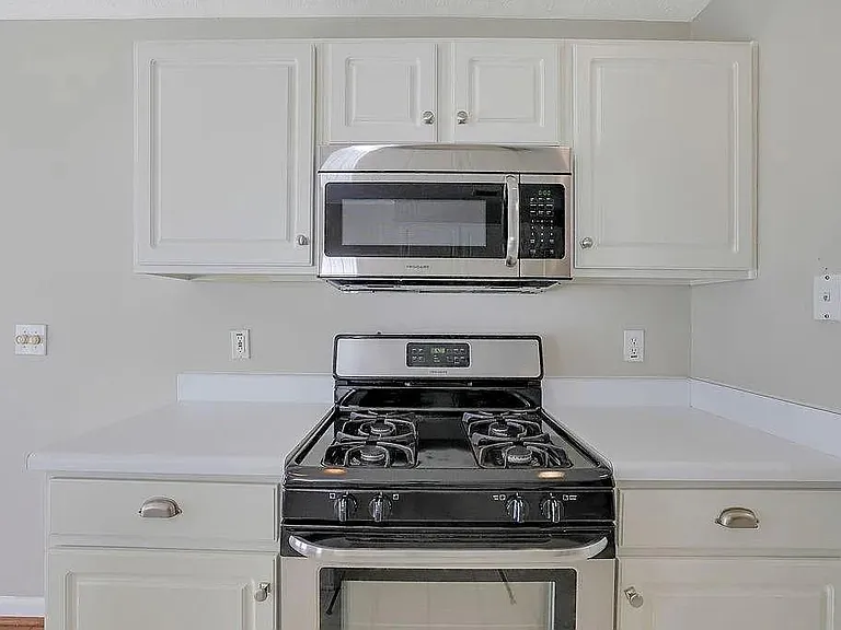 2295 Lexington Ln — Photo 7