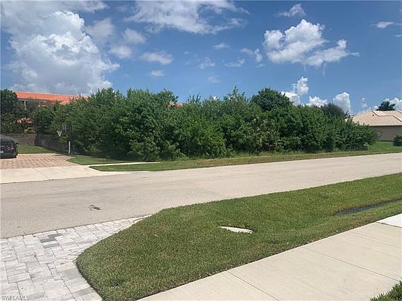 3rd image of 1872 Dogwood Dr