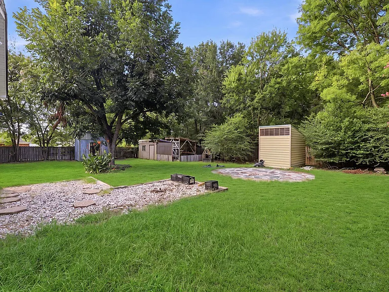116 Janet St — Photo 22