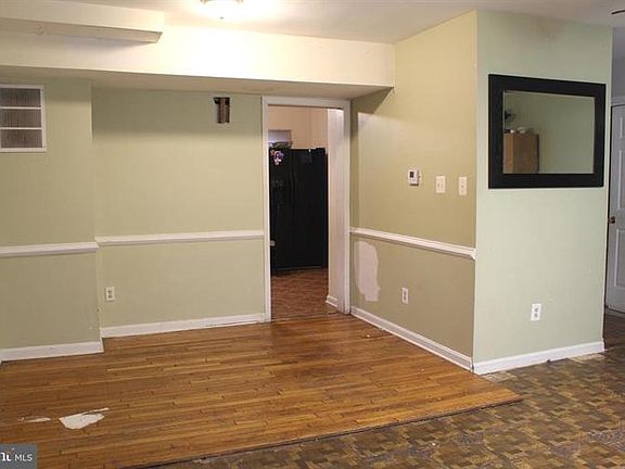 3rd image of 914 Park Ave