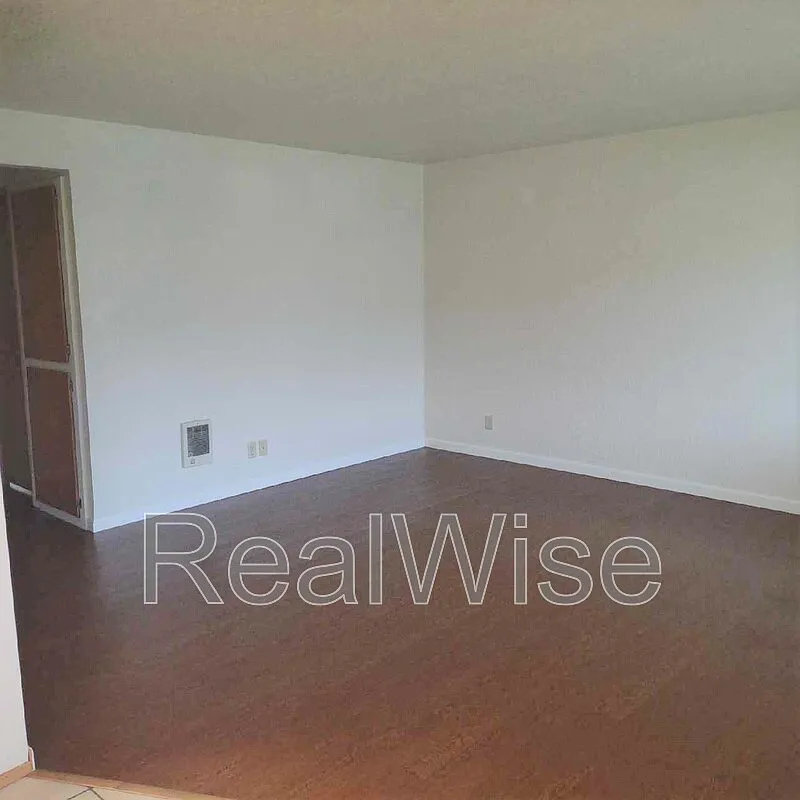 2 bed, 1.0 bath, 800 sqft, $1,000 — Photo 4
