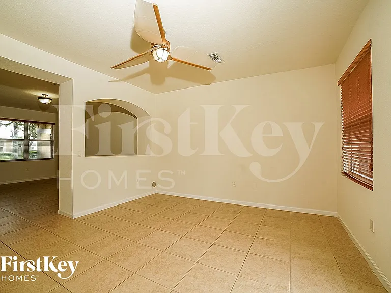 3069 SE 5th Dr — Photo 4