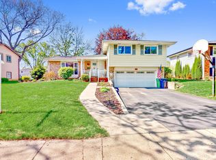 82 Lombard Cir, Lombard, IL