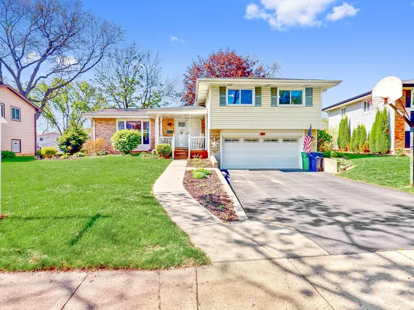 82 Lombard Cir, Lombard, IL 60148