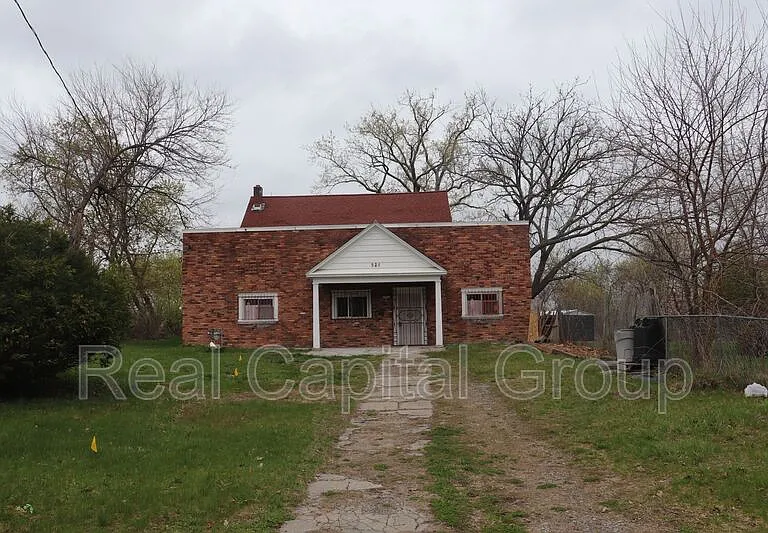524 Summit Ave — Photo 1