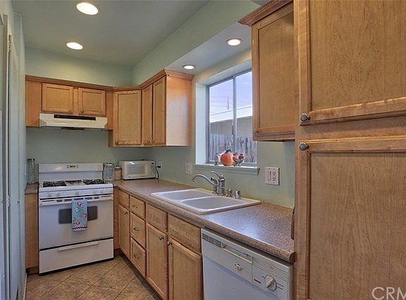 2nd image of 19930 Vermont Ln