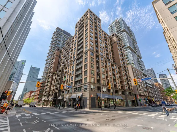 140 Simcoe St #Penthouse 12, Toronto, ON M5H 4E9