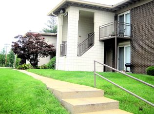 8802 Dragonwyck Dr #2-8816A, Saint Louis, MO 63121