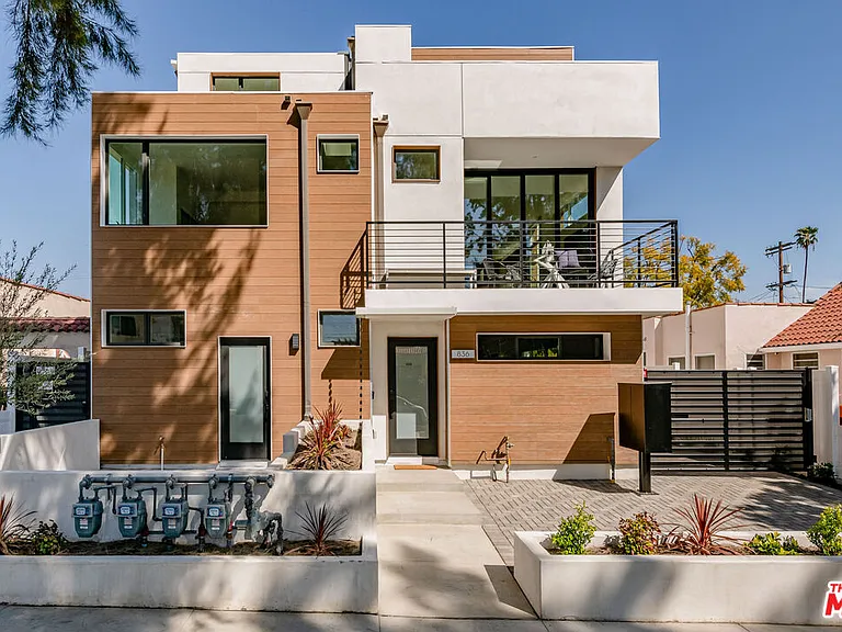 836 N McCadden Pl — Photo 1