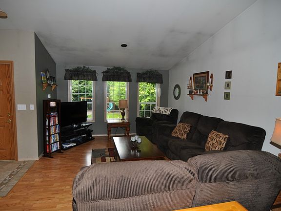 5th image of 378 Echo Ln