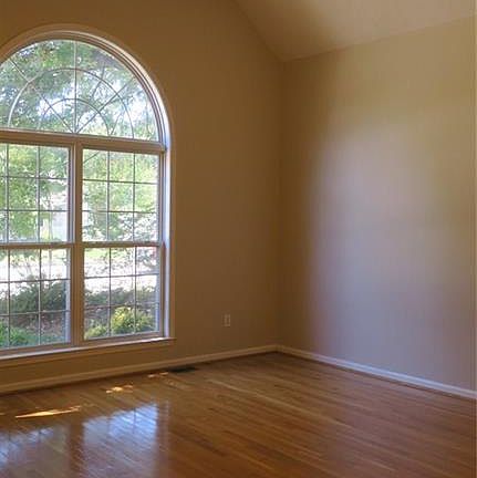 5th image of 92 Michaels Woods Dr