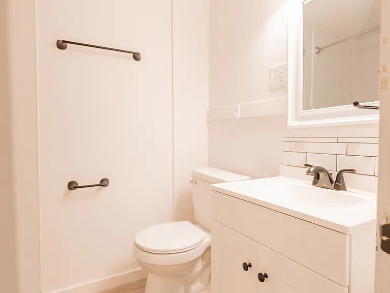 2162 W Lowry St — Photo 15
