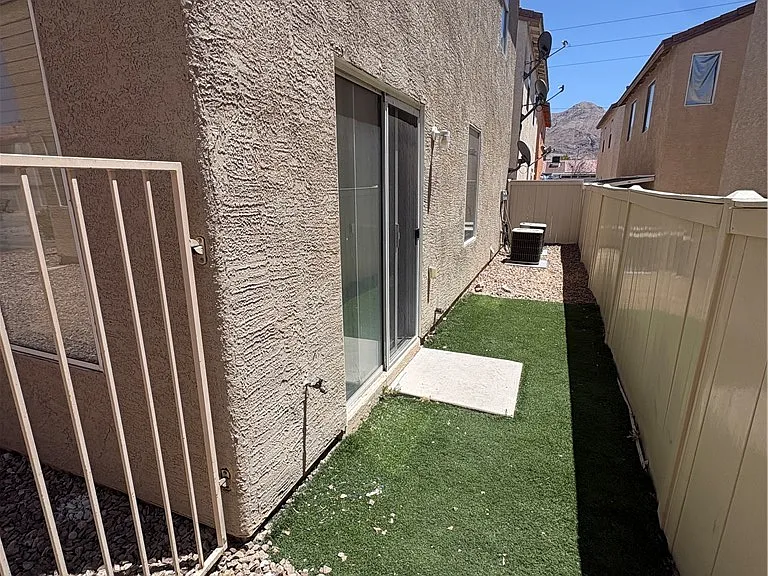 5925 Hudson Woods Ct — Photo 6