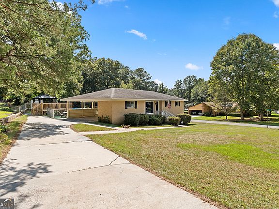 2nd image of 202 Woodland Dr