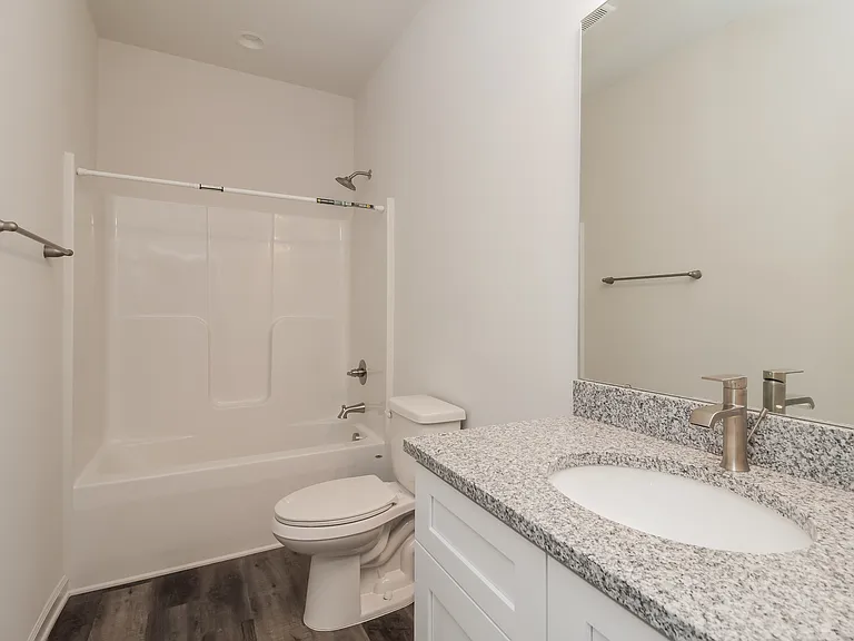 209 E Washington Ave — Photo 14