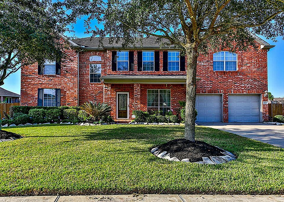 2nd image of 3115 Hereford Cir