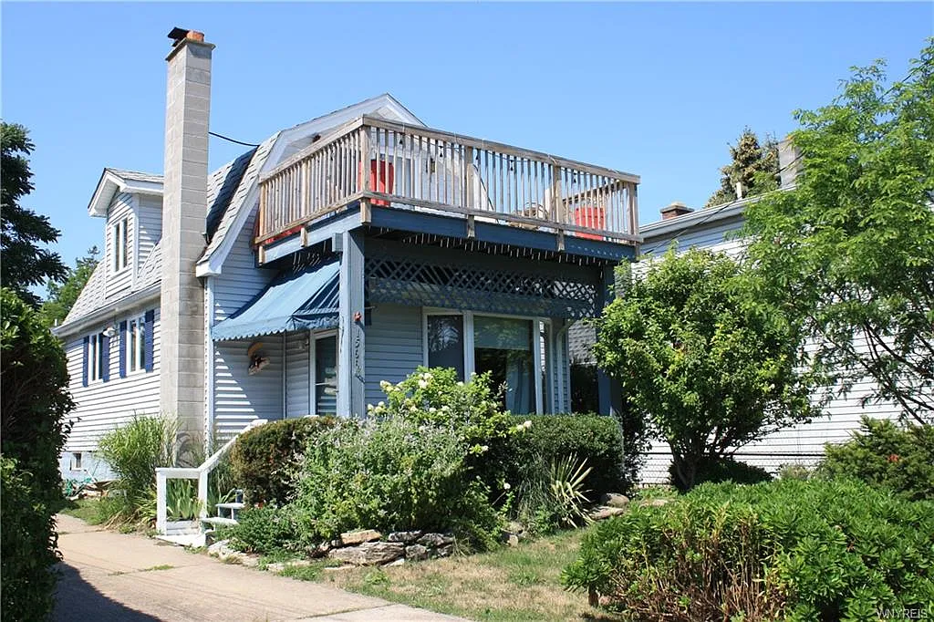 1566 Van Buren St photo 1