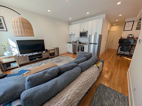 2nd image of 2235 N Clybourn Ave #1F