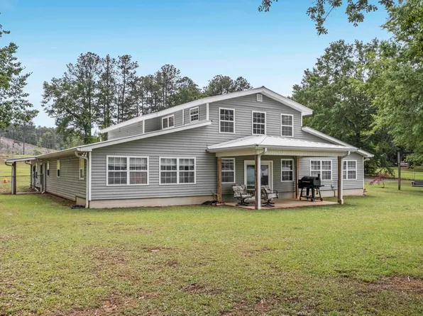 1035 Lake Dr, Sylacauga, AL 35151