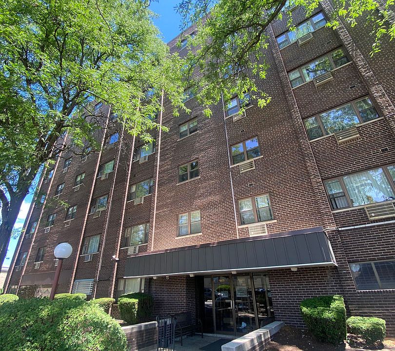 1st image of 4600 N Cumberland Ave Unit 512