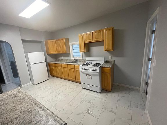 2nd image of 174 Westervelt Ave