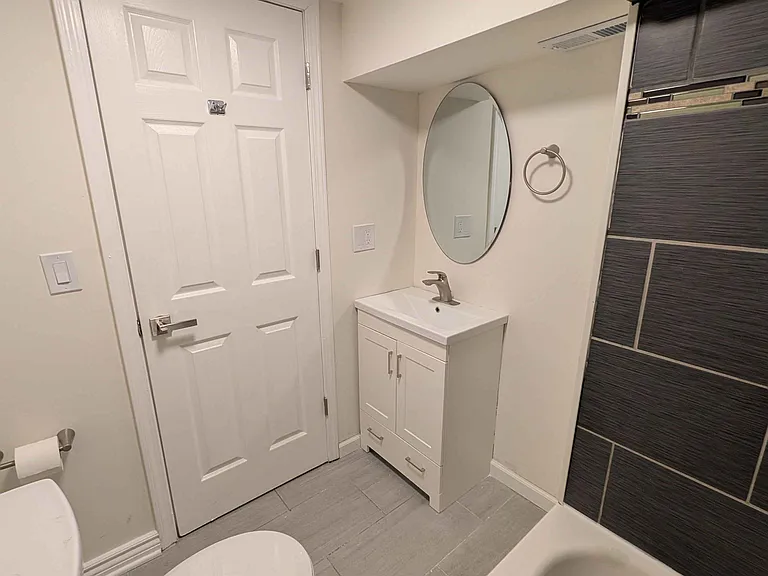 2302 N Hamlin Ave #1 — Photo 11