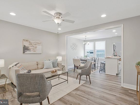 4th image of 14 Admiral Blvd