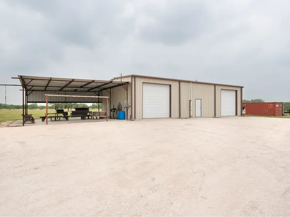 227 N Hollow Tree Dr, Alice, TX 78332