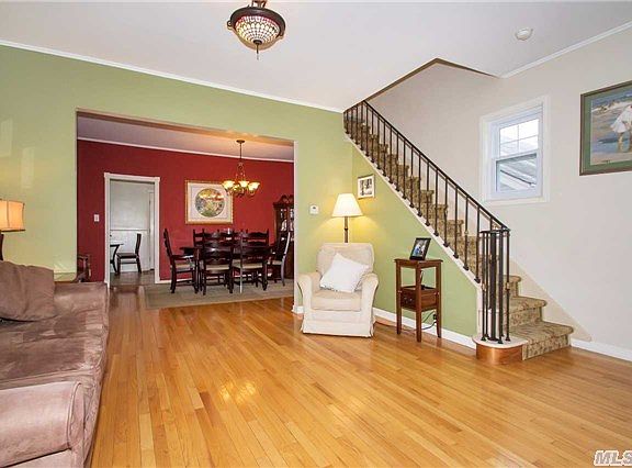 2nd image of 122 Raymond St