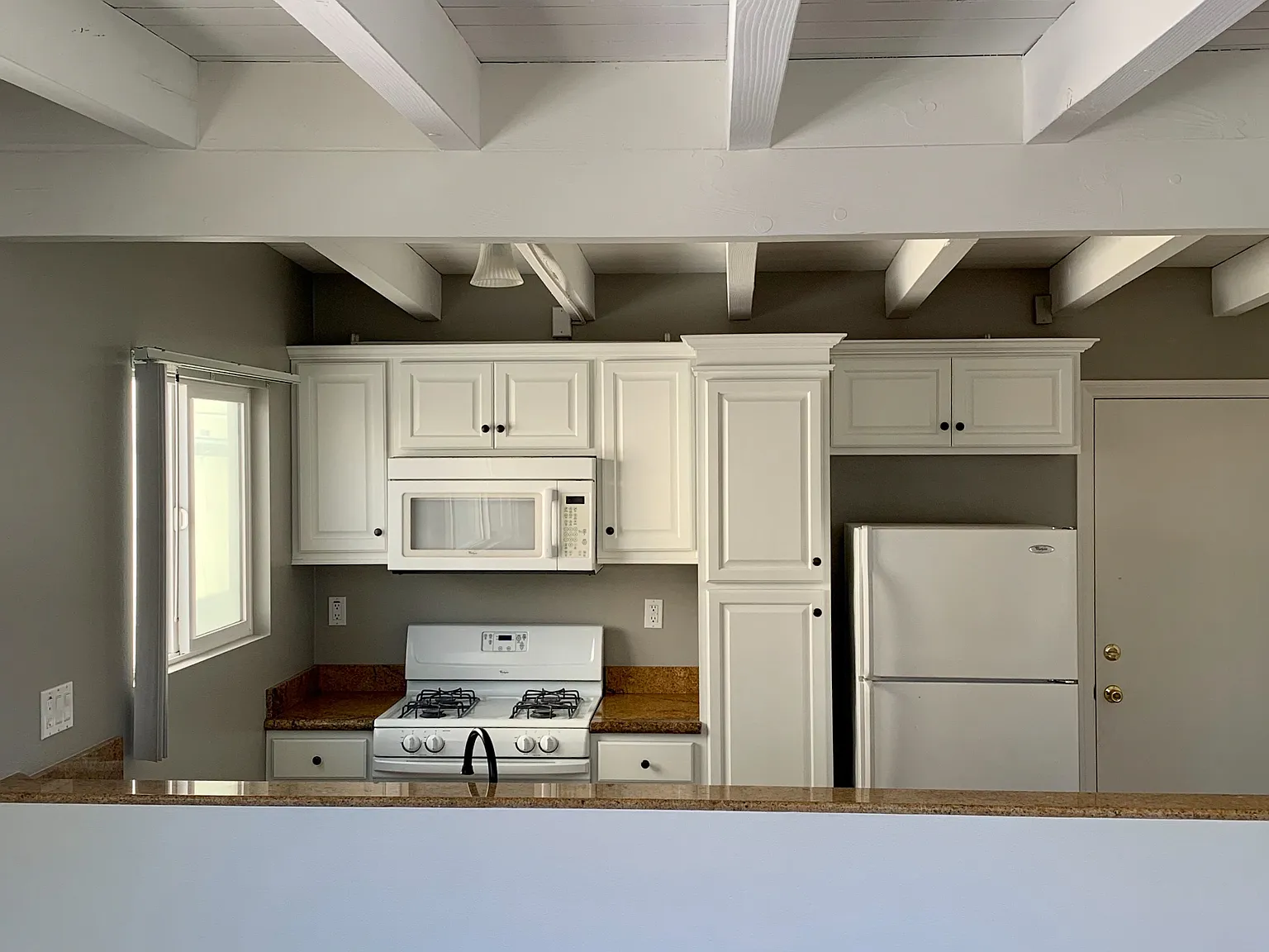 1444 Loma Dr — Photo 4