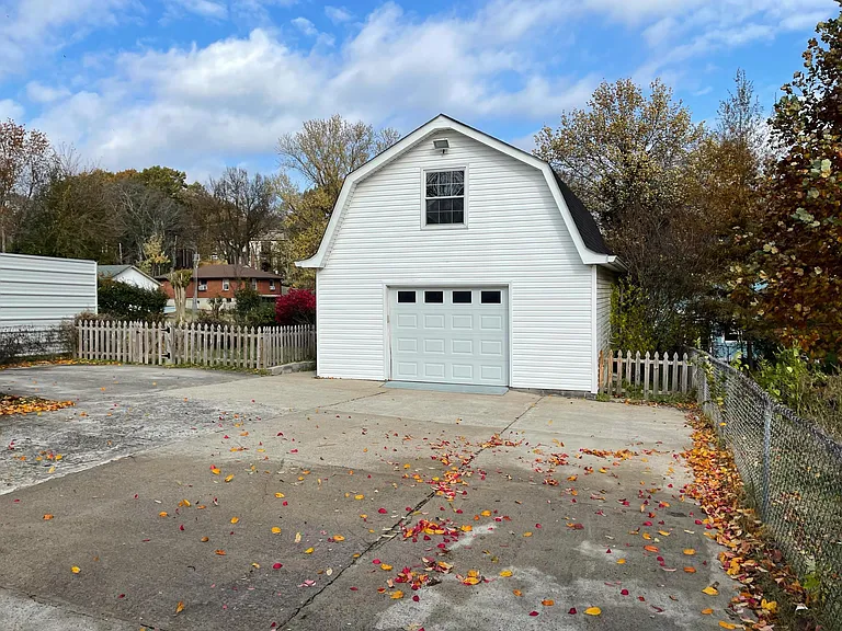 2110 Creighton Ave — Photo 4