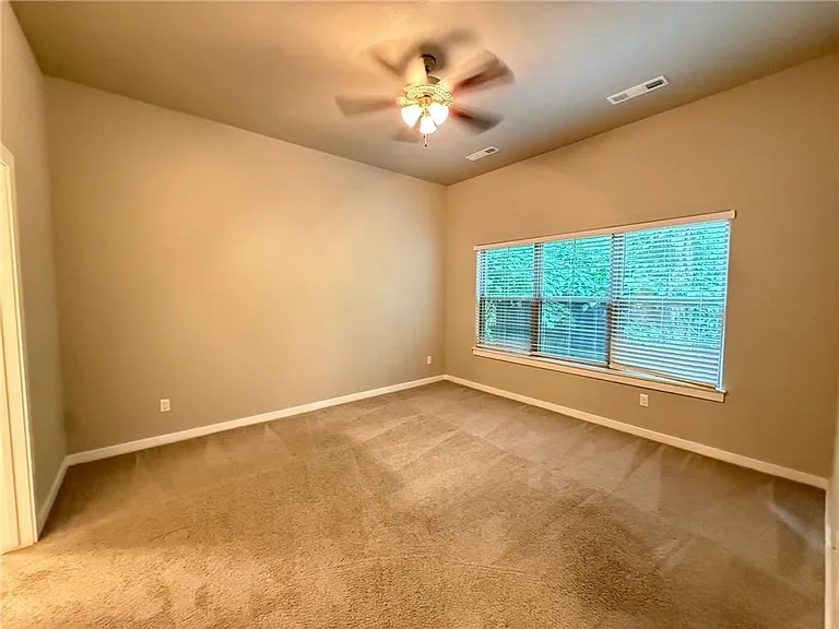 2359 W Houston St — Photo 15
