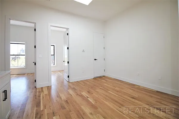 Rented by Real Street Inc | media 5