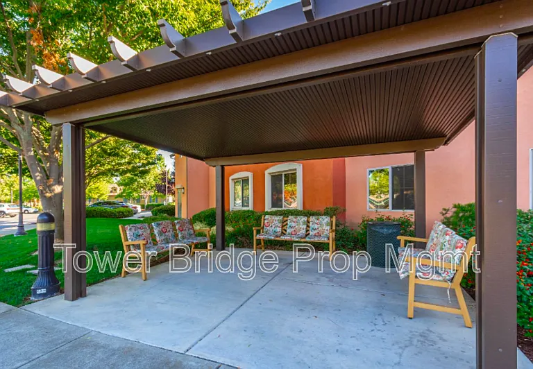 1457 Marseille Ln — Photo 33