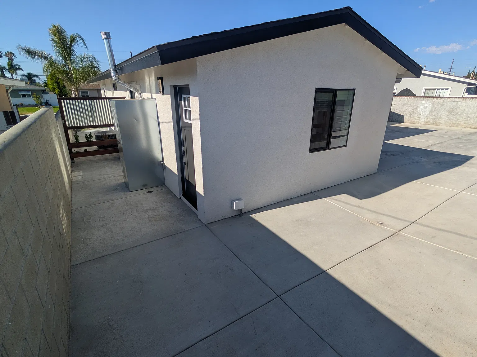 Studio, 310 sqft, $1,895 — Photo 1