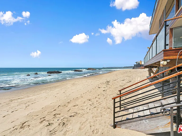 24928 Malibu Rd — Photo 10