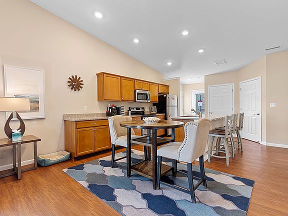 5th image of 10147 Harewood Dr N #10124S