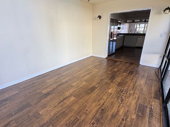 5th image of 562 Knollview Ln