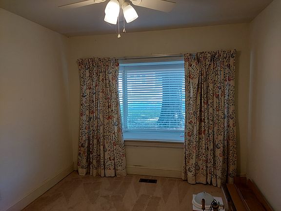 5th image of 722 Cedar St