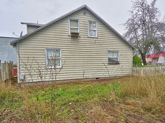 3rd image of 162 SE Oak St