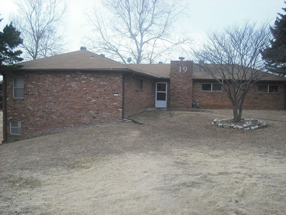 1st image of 19 Pin Oak Dr