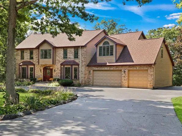 195 Hollow Way, Ingleside, IL 60041