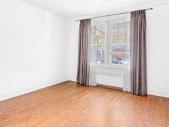 2nd image of 211 E 56th St