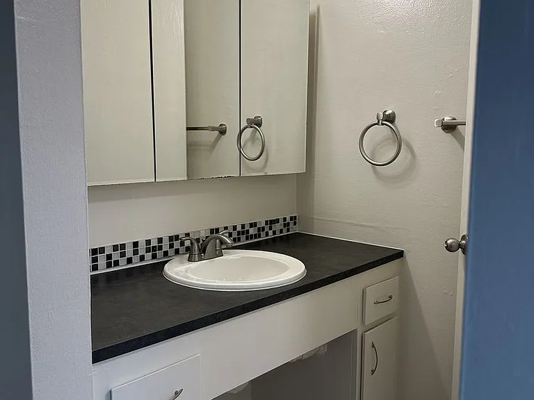 1808 H Street Apartments — Photo 3