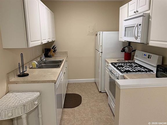 4th image of 1700 SW 16th Court D-4 #D-4