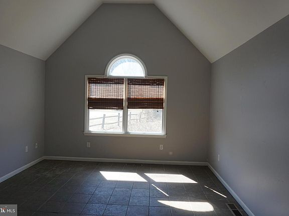 3rd image of 25506 Piney Branch Ln