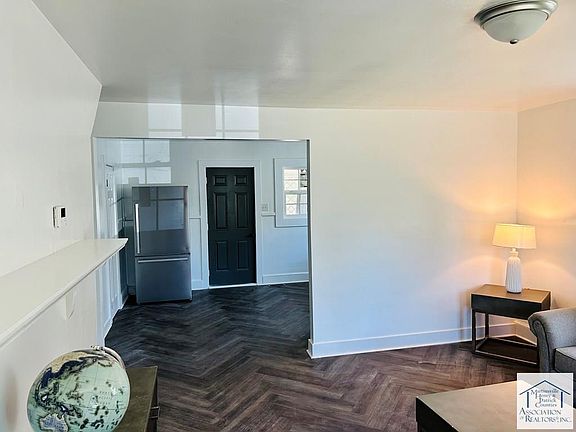 3rd image of 411 Forest St